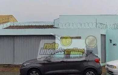 Imagem: A casa possui 4 Dormitórios, 3 Banheiros, 4 Vagas na garagem