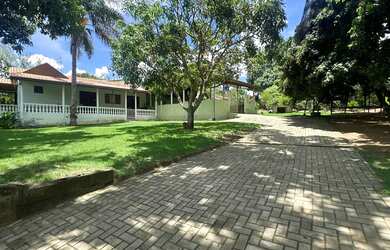 Imagem: A chácara possui 2223-0m² de Área e está localizado em Jardim