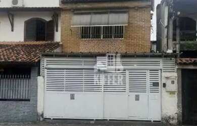 Imagem: A casa possui 3 Dormitórios, 3 Banheiros, 2 Vagas na garagem