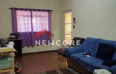 Imagem: A casa possui 2 Dormitórios, 1 Banheiro, 1 Vaga na garagem