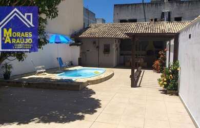 Imagem: A casa possui 3 Dormitórios, 3 Banheiros, 4 Vagas na garagem