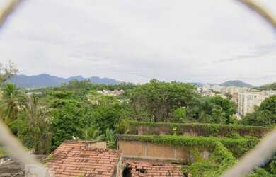 Imagem 12: Lindo 2 qts , varanda e repleto de armários, td espaçoso . Vista indevassada...