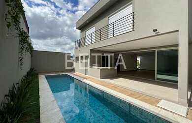 Imagem: A casa em condomínio possui 4 Dormitórios, 5 Banheiros, 5