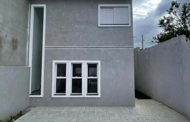 Imagem: A casa possui 3 Dormitórios, 3 Banheiros, 2 Vagas na garagem