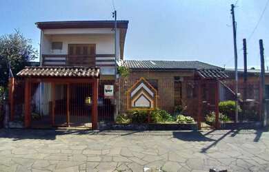 Imagem: A casa possui 3 Dormitórios, 2 Banheiros, 1 Vaga na garagem