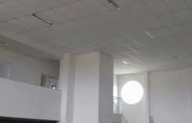 Imagem: O depósito possui 5 Vagas na garagem, 548m² de Área e está