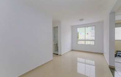 Imagem: O apartamento possui 2 Dormitórios, 1 Banheiro, 1 Vaga na garagem