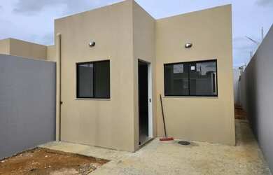 Imagem: A casa possui 3 Dormitórios, 1 Banheiro, 1 Vaga na garagem