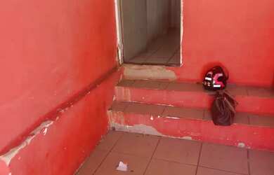 Imagem 3: Alugo casa com 2 quartos garagem quintal ótima para morar ou colocar...