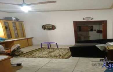 Imagem: A casa possui 4 Dormitórios, 5 Banheiros, 4 Vagas na garagem