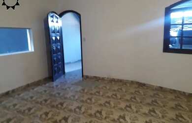 Imagem: A casa possui 3 Dormitórios, 2 Banheiros, 3 Vagas na garagem