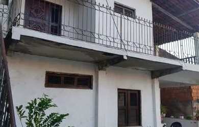 Imagem: A casa possui 2 Dormitórios, 1 Banheiro e 2 Vagas na garagem