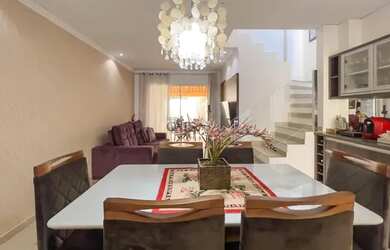 Imagem: A casa em condomínio possui 3 Dormitórios, 3 Banheiros, 4