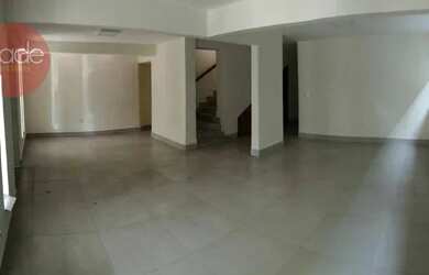 Imagem: O depósito possui 3 Vagas na garagem, 263m² de Área e está