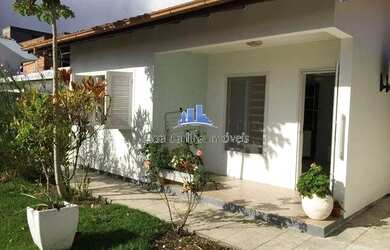 Imagem: A casa possui 1 Dormitório, 1 Banheiro, 1 Vaga na garagem