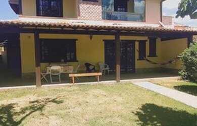 Imagem: A casa possui 5 Dormitórios, 5 Banheiros, 4 Vagas na garagem