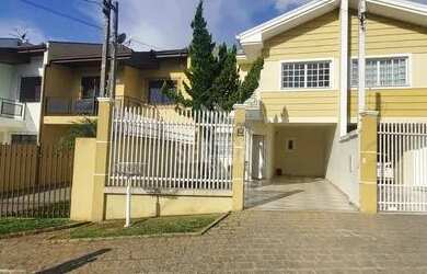 Imagem: A casa possui 3 Dormitórios, 3 Banheiros, 2 Vagas na garagem