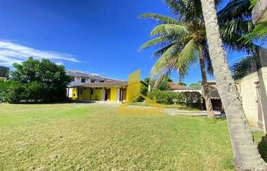 Imagem: A casa possui 4 Dormitórios, 2 Banheiros, 3 Vagas na garagem