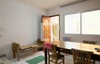 Imagem: A casa possui 4 Dormitórios, 3 Banheiros, 2 Vagas na garagem