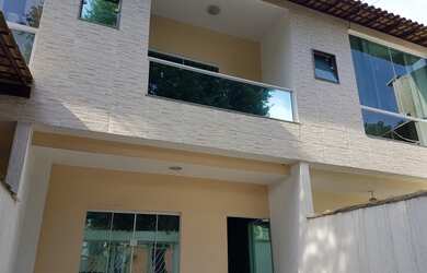 Imagem: A casa possui 2 Dormitórios, 3 Banheiros, 1 Vaga na garagem