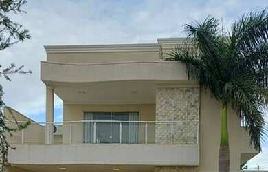 Imagem: A casa em condomínio possui 5 Dormitórios, 5 Banheiros, 4