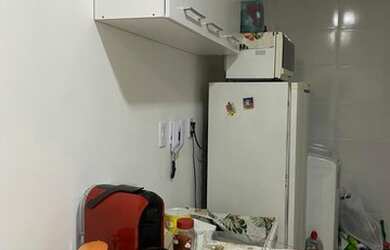 Imagem: O apartamento possui 2 Dormitórios, 1 Banheiro, 1 Vaga na garagem