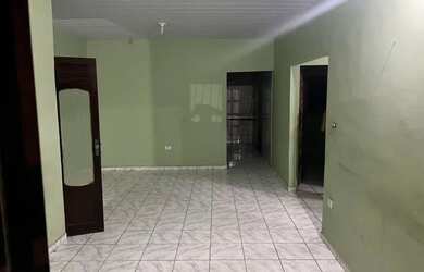 Imagem: A casa possui 3 Dormitórios e 2 Banheiros e está localizado