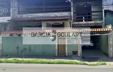 Imagem: A casa possui 3 Dormitórios, 2 Banheiros, 2 Vagas na garagem