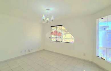 Imagem: A casa possui 3 Dormitórios, 2 Banheiros, 4 Vagas na garagem