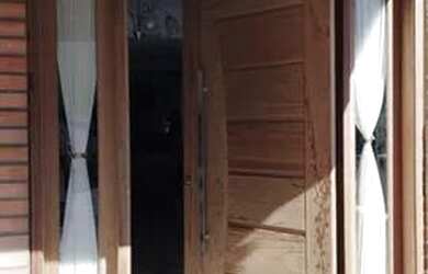 Imagem: A casa possui 3 Dormitórios, 2 Banheiros, 1 Vaga na garagem