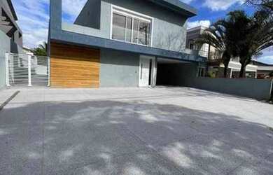 Imagem: A casa em condomínio possui 4 Dormitórios, 5 Banheiros, 4