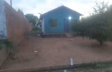 Imagem: A casa possui 2 Dormitórios, 1 Banheiro, 1 Vaga na garagem