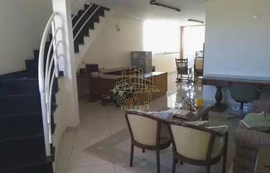 Imagem: A casa possui 3 Dormitórios, 3 Banheiros, 2 Vagas na garagem