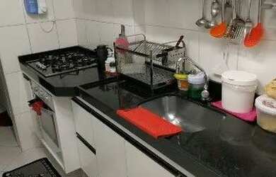 Imagem: O apartamento possui 3 Dormitórios, 1 Banheiro, 2 Vagas na