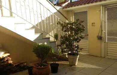 Imagem: A casa possui 3 Dormitórios, 4 Banheiros, 3 Vagas na garagem