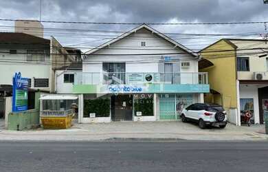 Imagem: O depósito possui 5 Vagas na garagem, 300m² de Área e está