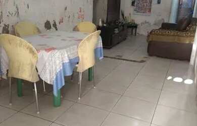 Imagem: A casa possui 2 Dormitórios, 1 Banheiro, 1 Vaga na garagem