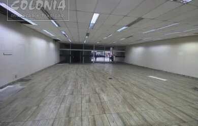 Imagem: O depósito possui 5 Vagas na garagem, 580m² de Área e está