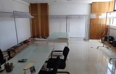 Imagem: O depósito possui 2 Vagas na garagem, 72m² de Área e está