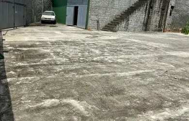 Imagem: O depósito possui 5 Vagas na garagem, 440m² de Área e está