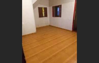 Imagem: A casa possui 1 Dormitório, 1 Banheiro e está localizado