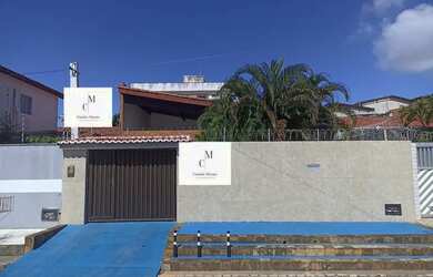 Imagem: A casa possui 3 Dormitórios, 3 Banheiros, 3 Vagas na garagem