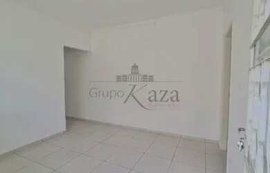 Imagem: A casa possui 2 Dormitórios, 1 Banheiro, 2 Vagas na garagem