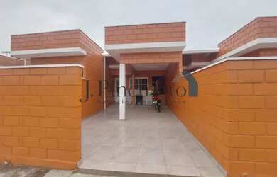 Imagem: A casa possui 2 Dormitórios, 1 Banheiro, 2 Vagas na garagem