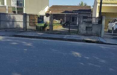 Imagem: A casa possui 1 Dormitório, 1 Banheiro, 1 Vaga na garagem e