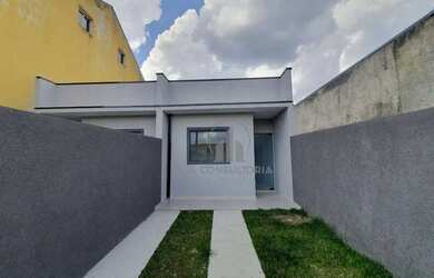 Imagem: A casa possui 2 Dormitórios, 1 Banheiro, 2 Vagas na garagem