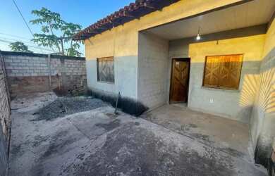 Imagem: A casa possui 1 Dormitório, 1 Banheiro, 1 Vaga na garagem