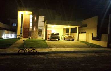 Imagem: A casa possui 3 Dormitórios, 5 Banheiros, 2 Vagas na garagem