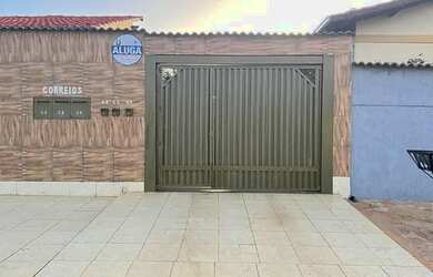 Imagem: A casa possui 2 Dormitórios, 2 Banheiros, 2 Vagas na garagem