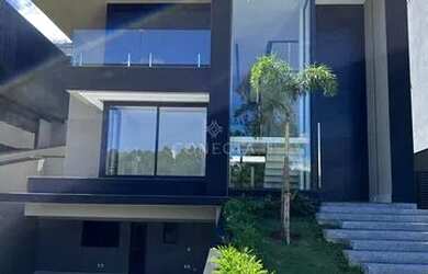 Imagem: A casa possui 5 Dormitórios, 2 Banheiros, 3 Vagas na garagem